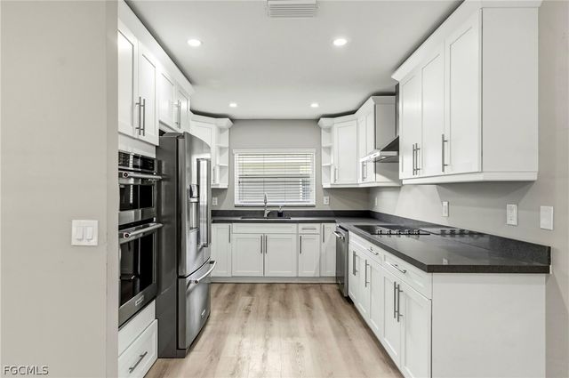 11883 King James CT, Cape Coral, FL 33991