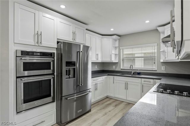 11883 King James CT, Cape Coral, FL 33991