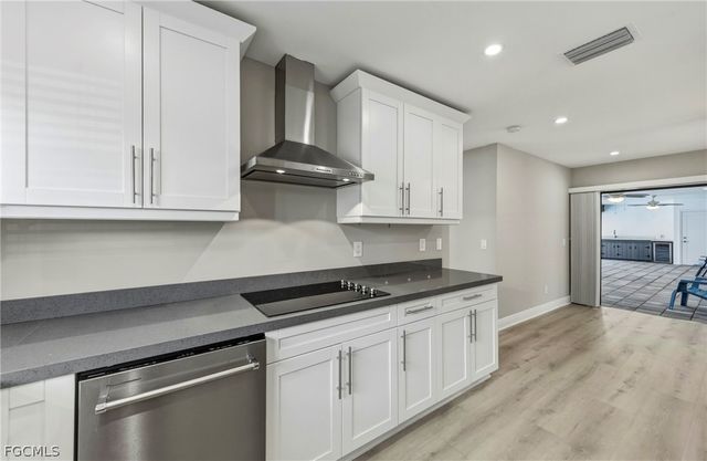 11883 King James CT, Cape Coral, FL 33991