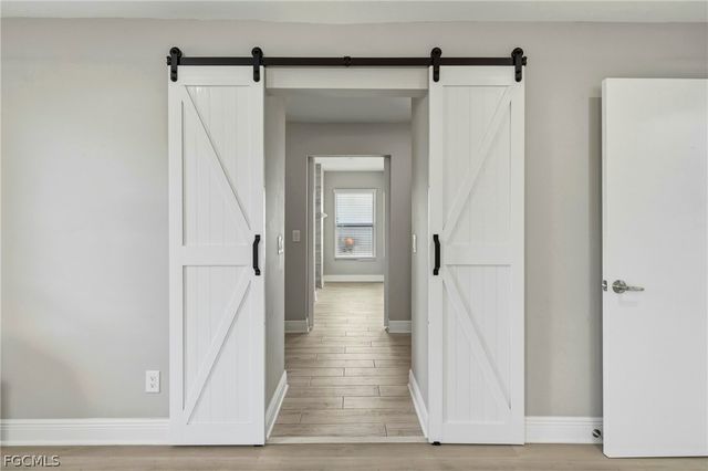 11883 King James CT, Cape Coral, FL 33991