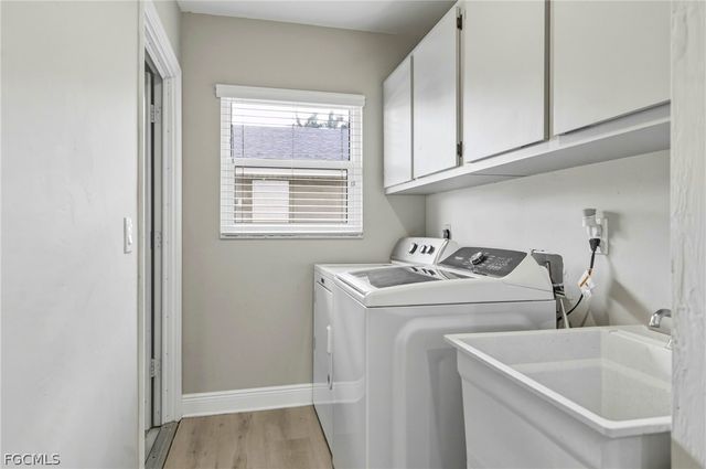 11883 King James CT, Cape Coral, FL 33991