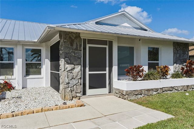 11883 King James CT, Cape Coral, FL 33991