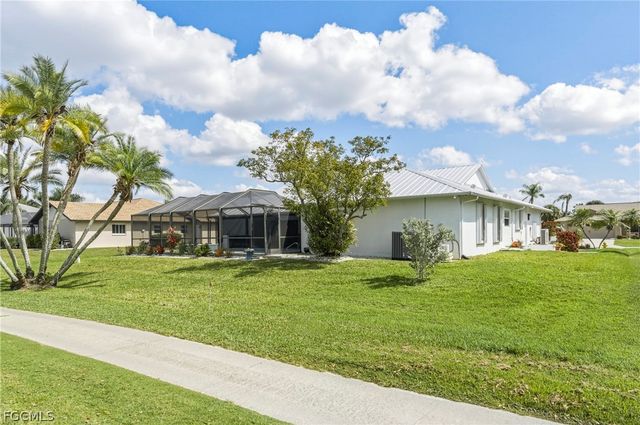 11883 King James CT, Cape Coral, FL 33991