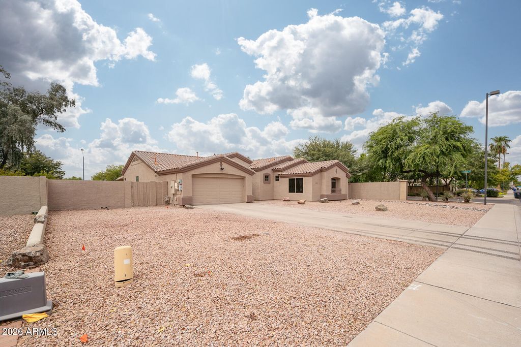 1740 S HERITAGE Drive, Gilbert, AZ 85295 — photo 2