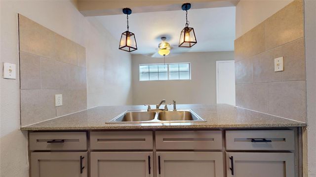 5017 Mallow Street, Houston, TX 77033