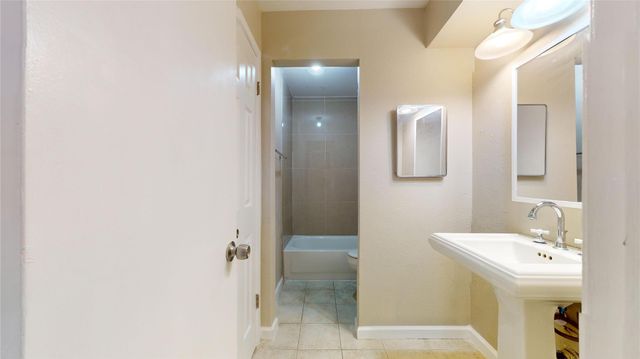 5017 Mallow Street, Houston, TX 77033