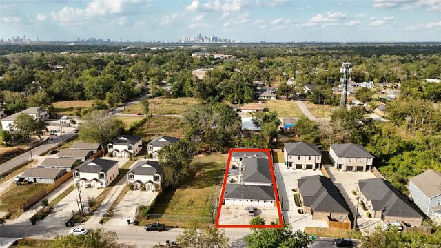 5017 Mallow Street, Houston, TX 77033