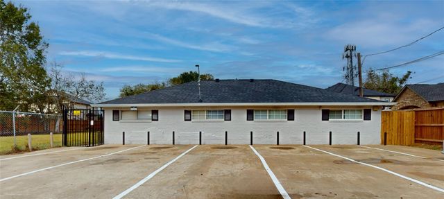 5017 Mallow Street, Houston, TX 77033