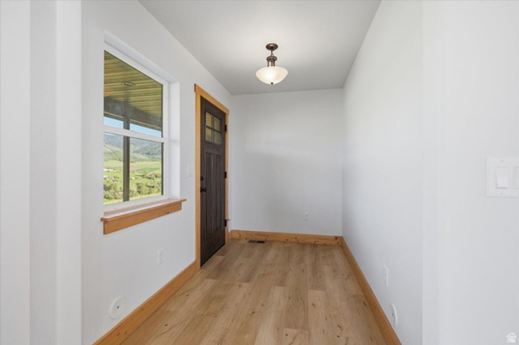 Image 4 of property listing at 7846 N VALLEY VIEW DR, Preston, ID 83263