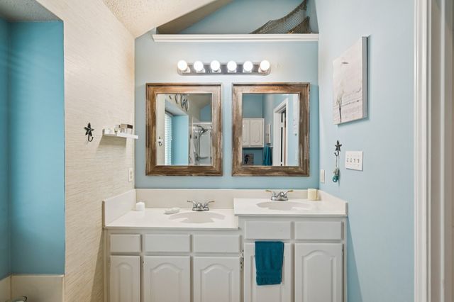 2047 Wanderlust Drive, Lewisville, TX 75067