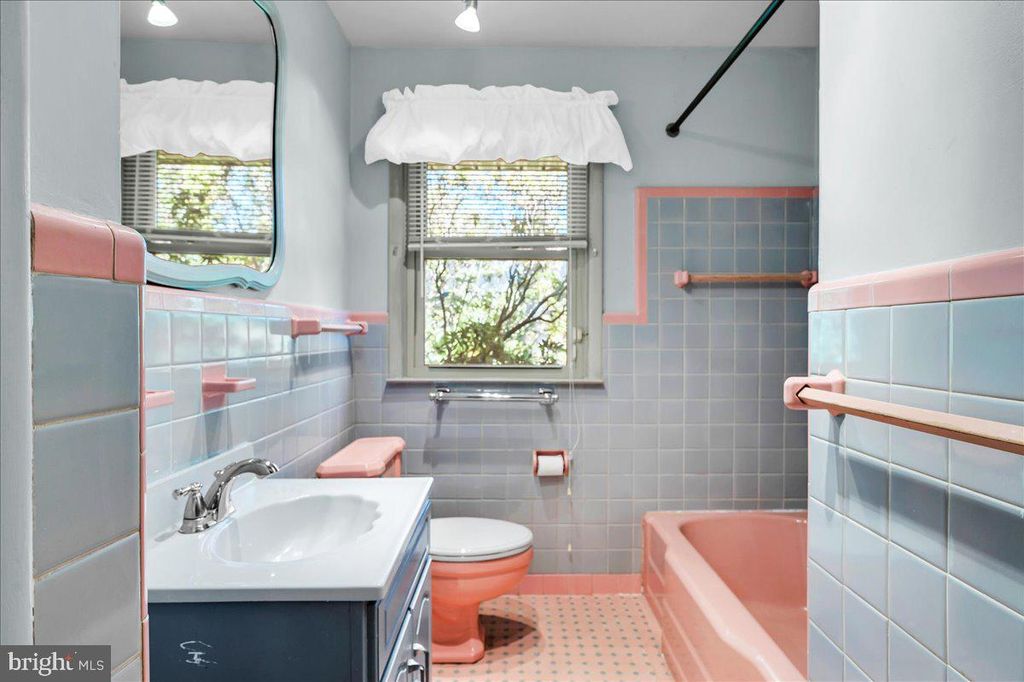 Image 30 of property listing at 502 IVYDALE RD, Wilmington, DE 19803