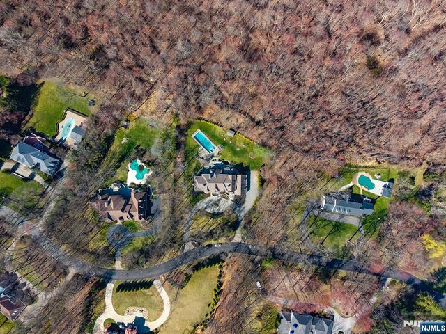 5 Burning Hollow Road, Saddle River, NJ 07458
