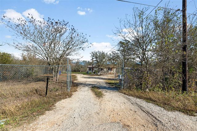 214 The Ranch RD, Del Valle, TX 78617