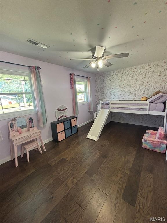 Image 10 of property listing at 23477 N Centennial Road, Jerseyville, IL 62052