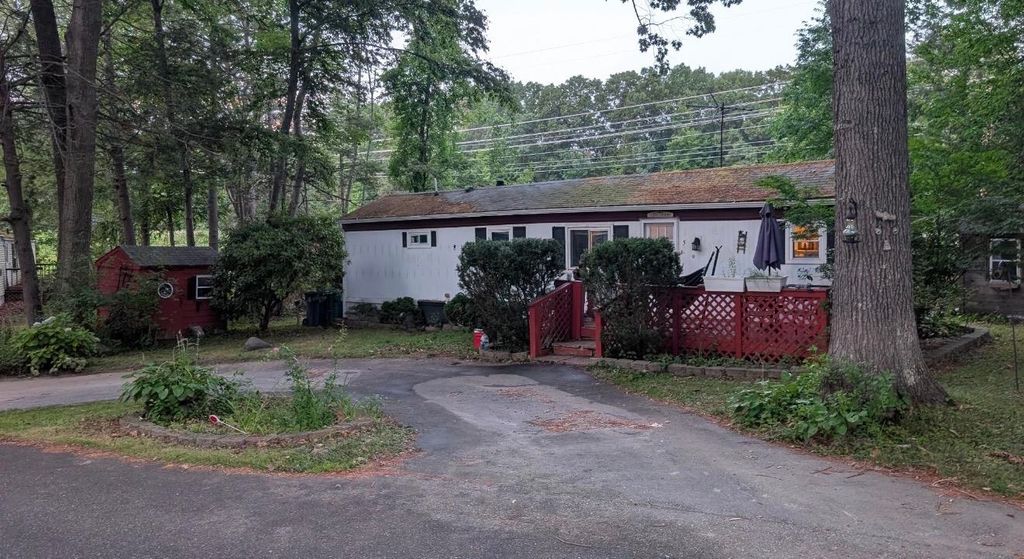 Image 2 of property listing at 5 Hemlock Haven Road, Hampton, NH 03842
