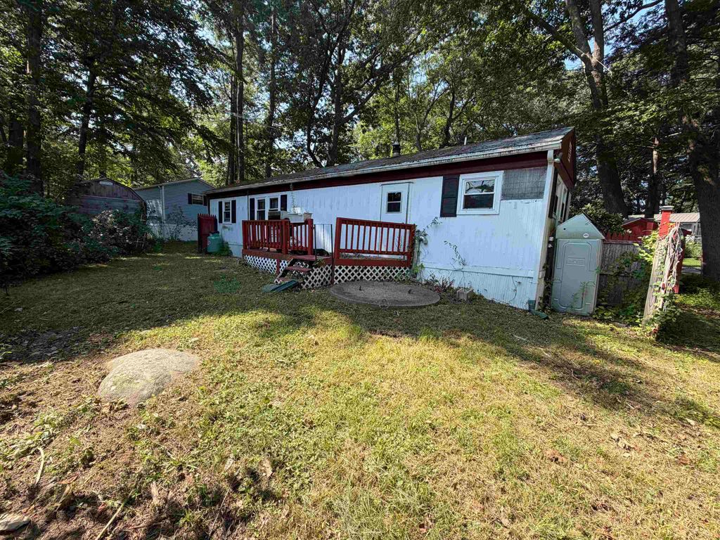 Image 3 of property listing at 5 Hemlock Haven Road, Hampton, NH 03842