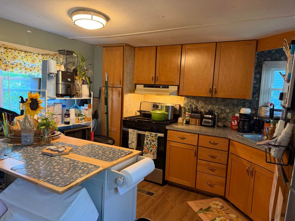 Image 5 of property listing at 5 Hemlock Haven Road, Hampton, NH 03842