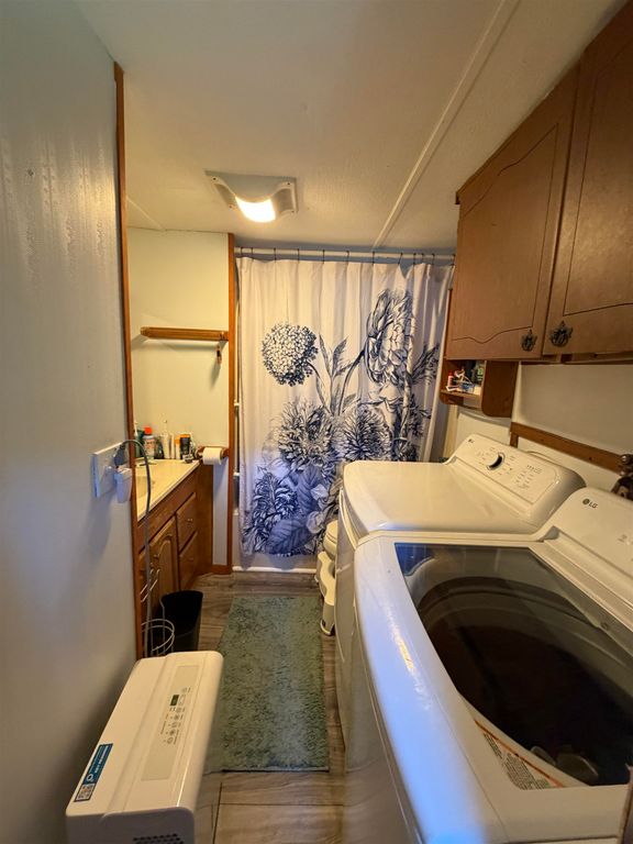 Image 6 of property listing at 5 Hemlock Haven Road, Hampton, NH 03842