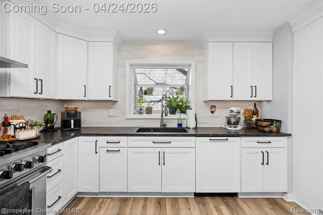 3160 W Ridge Court, Commerce Twp, MI 48390