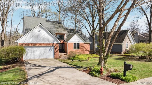 3160 W Ridge Court, Commerce Twp, MI 48390