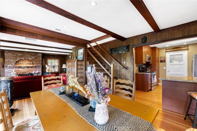 21008 Bandera, Woodland Hills, CA 91364