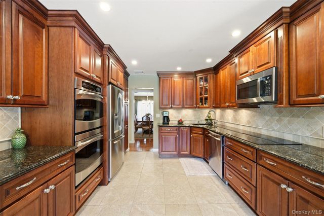 15 Brandywine Drive, East Setauket, NY 11733