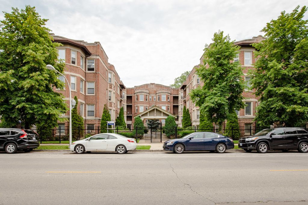 435 E Oakwood Boulevard 35, Chicago, IL 60653