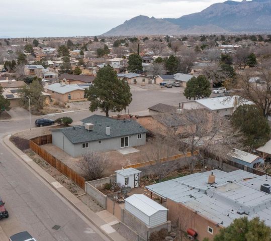 6300 Barnhart Court NE, Albuquerque, NM 87109