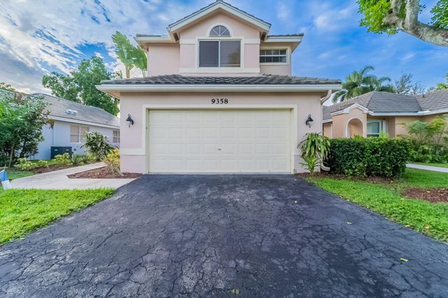 9358 Arborwood Cir, Davie, FL 33328