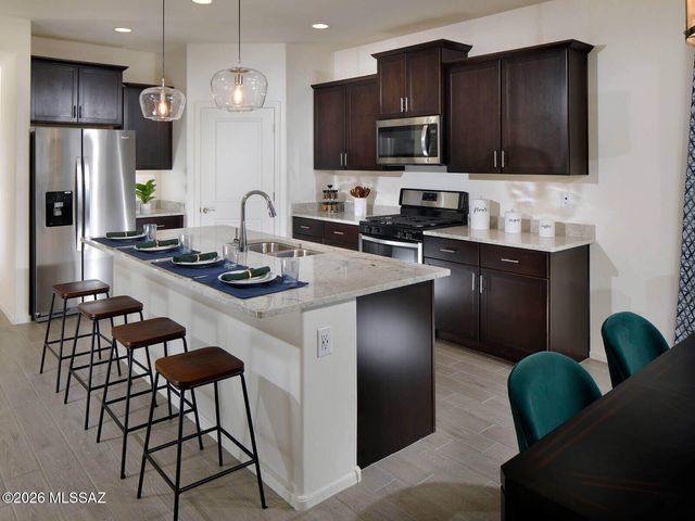 14091 E Golden Oaks Road, Vail, AZ 85641