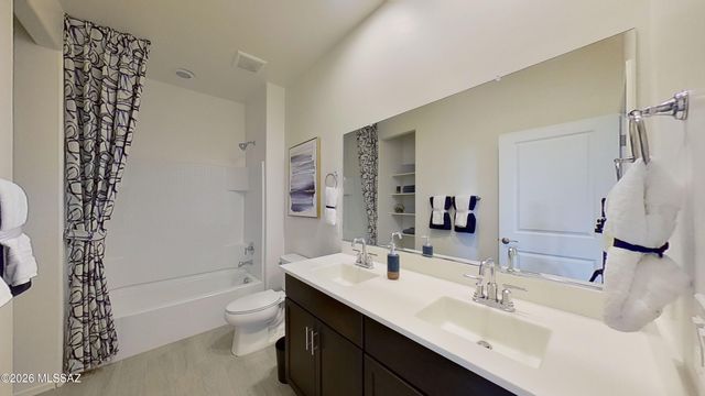 14091 E Golden Oaks Road, Vail, AZ 85641