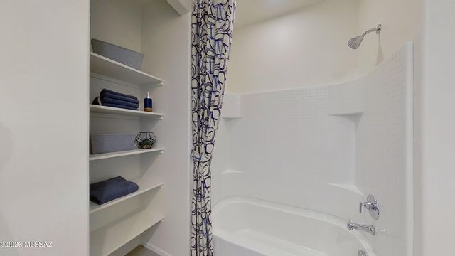 14091 E Golden Oaks Road, Vail, AZ 85641