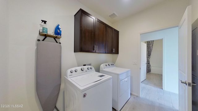 14091 E Golden Oaks Road, Vail, AZ 85641