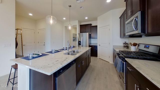 14091 E Golden Oaks Road, Vail, AZ 85641