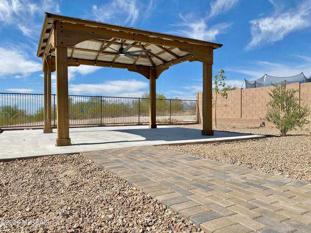 14091 E Golden Oaks Road, Vail, AZ 85641