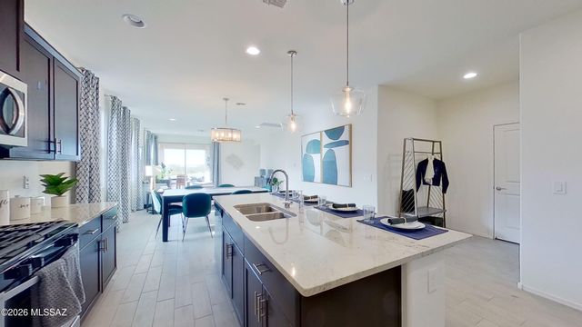 14091 E Golden Oaks Road, Vail, AZ 85641