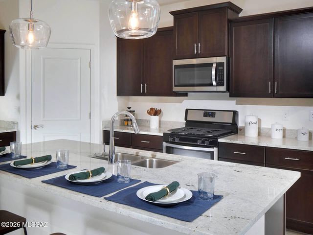 14091 E Golden Oaks Road, Vail, AZ 85641