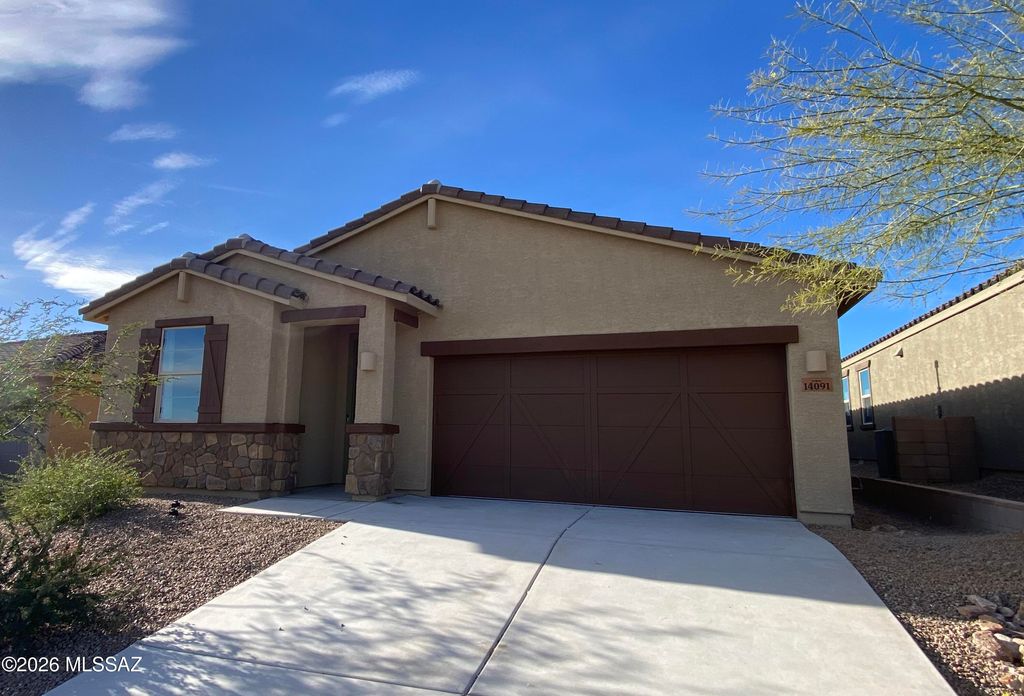 14091 E Golden Oaks Road, Vail, AZ 85641