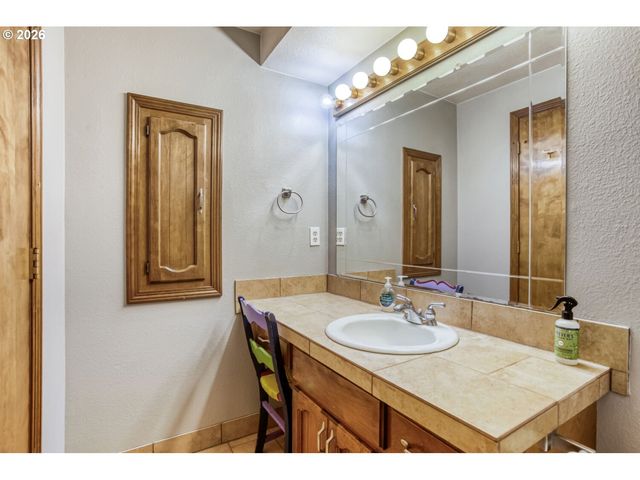 2619 Ne 45TH St, Vancouver, WA 98663