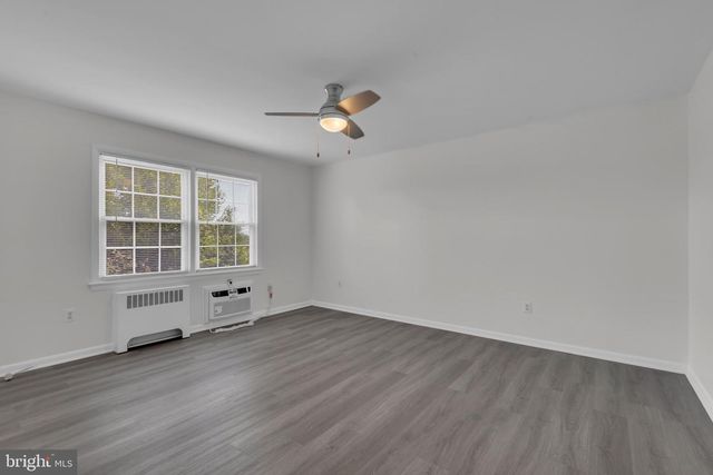 135 TALBOTT ST #135, Rockville, MD 20852