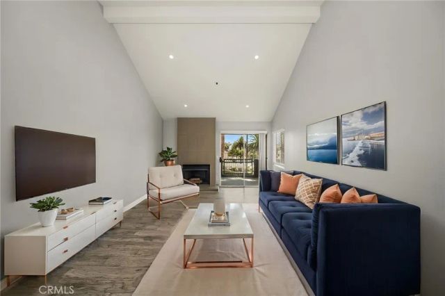 310 Lake Street 301, Huntington Beach, CA 92648