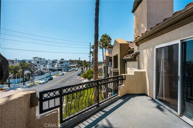 310 Lake Street 301, Huntington Beach, CA 92648