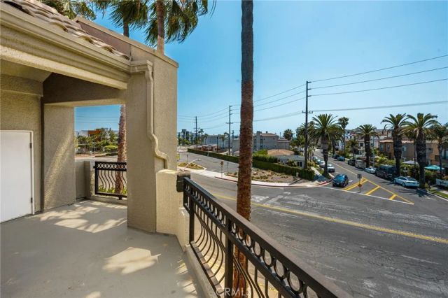 310 Lake Street 301, Huntington Beach, CA 92648