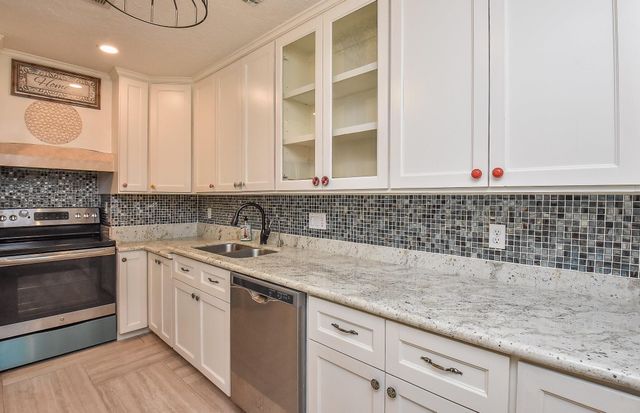 800 Country Place Drive 101, Houston, TX 77079