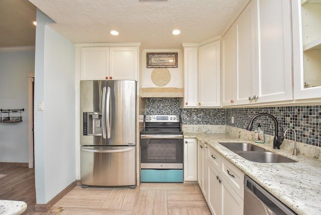800 Country Place Drive 101, Houston, TX 77079