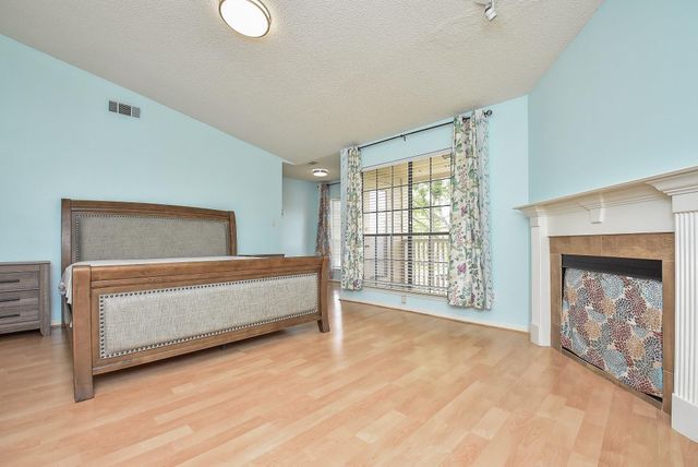 800 Country Place Drive 101, Houston, TX 77079