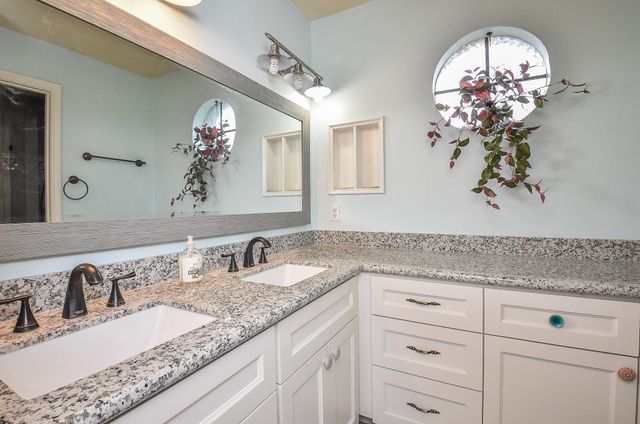 800 Country Place Drive 101, Houston, TX 77079