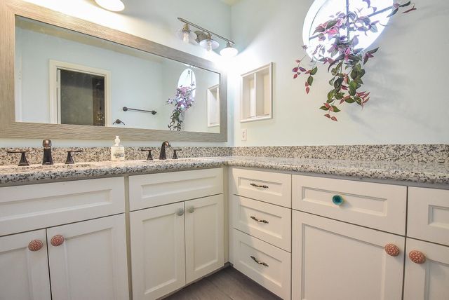 800 Country Place Drive 101, Houston, TX 77079