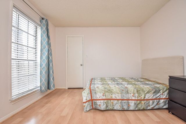 800 Country Place Drive 101, Houston, TX 77079