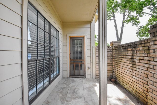 800 Country Place Drive 101, Houston, TX 77079